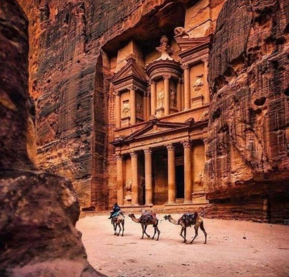 Petra, a 231 km de Amman