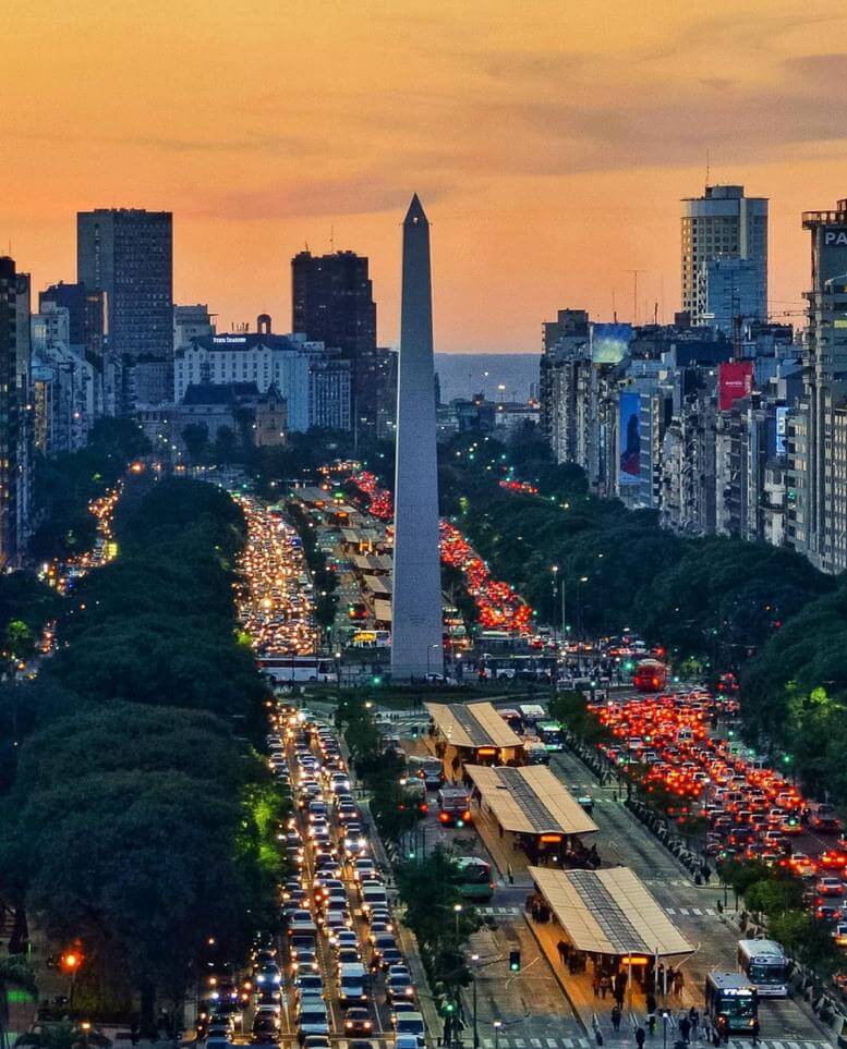 Caminata por Recoleta y Retiro: Avenida 9 de julio