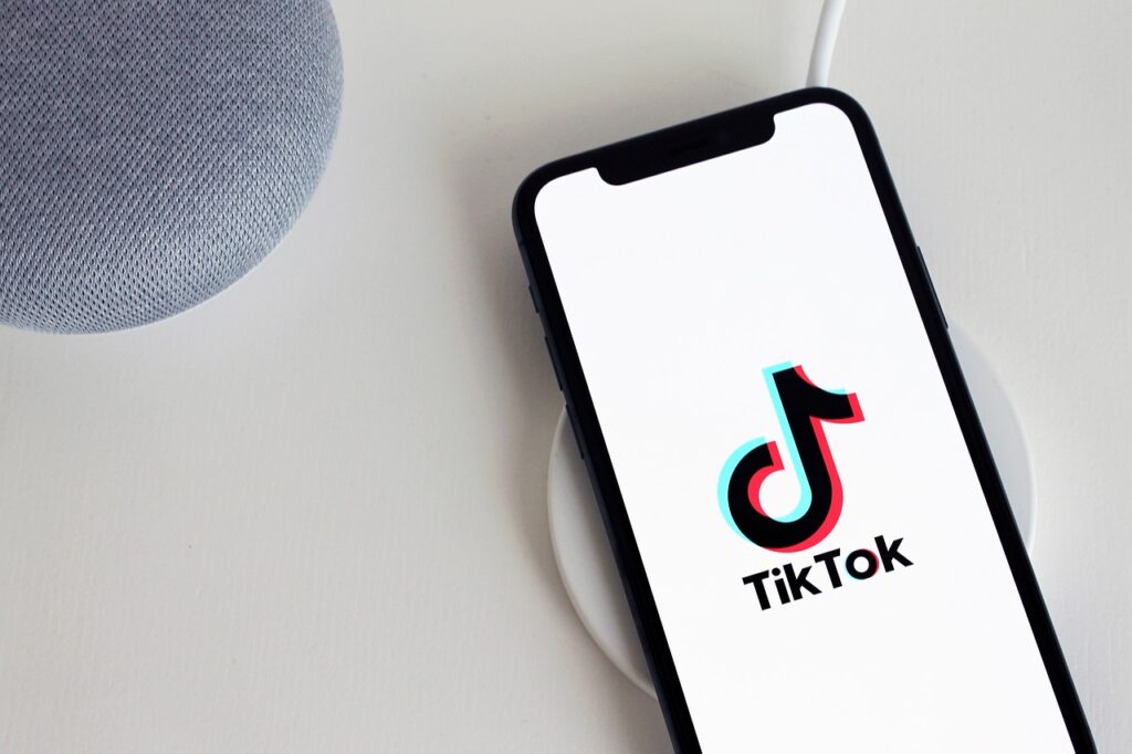 Legisladores aprueban proyecto de ley que puede prohibir TikTok  en Estados Unidos