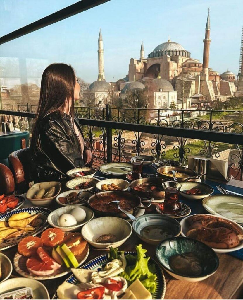 Cosas que tienes que saber antes de ir a Estambul: desayunar en el Restaurante Seven Hills en Sultanahmet