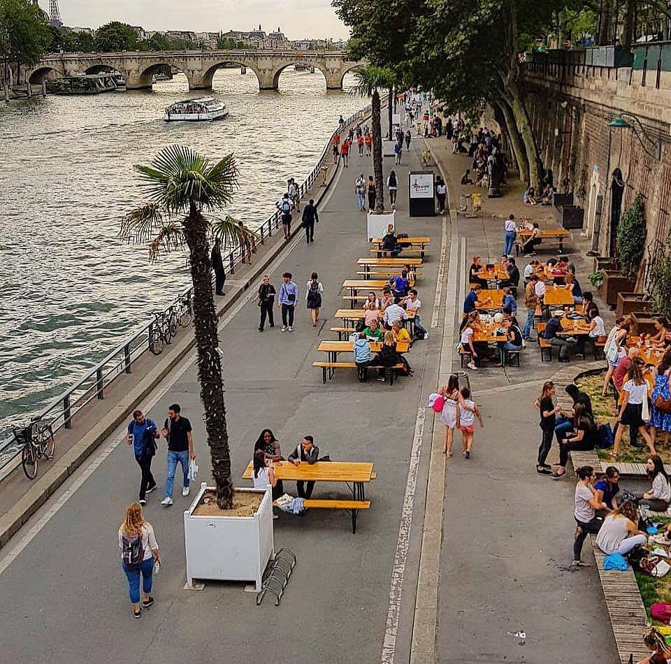 Ideas originales para hacer en París: picnic al borde del Sena