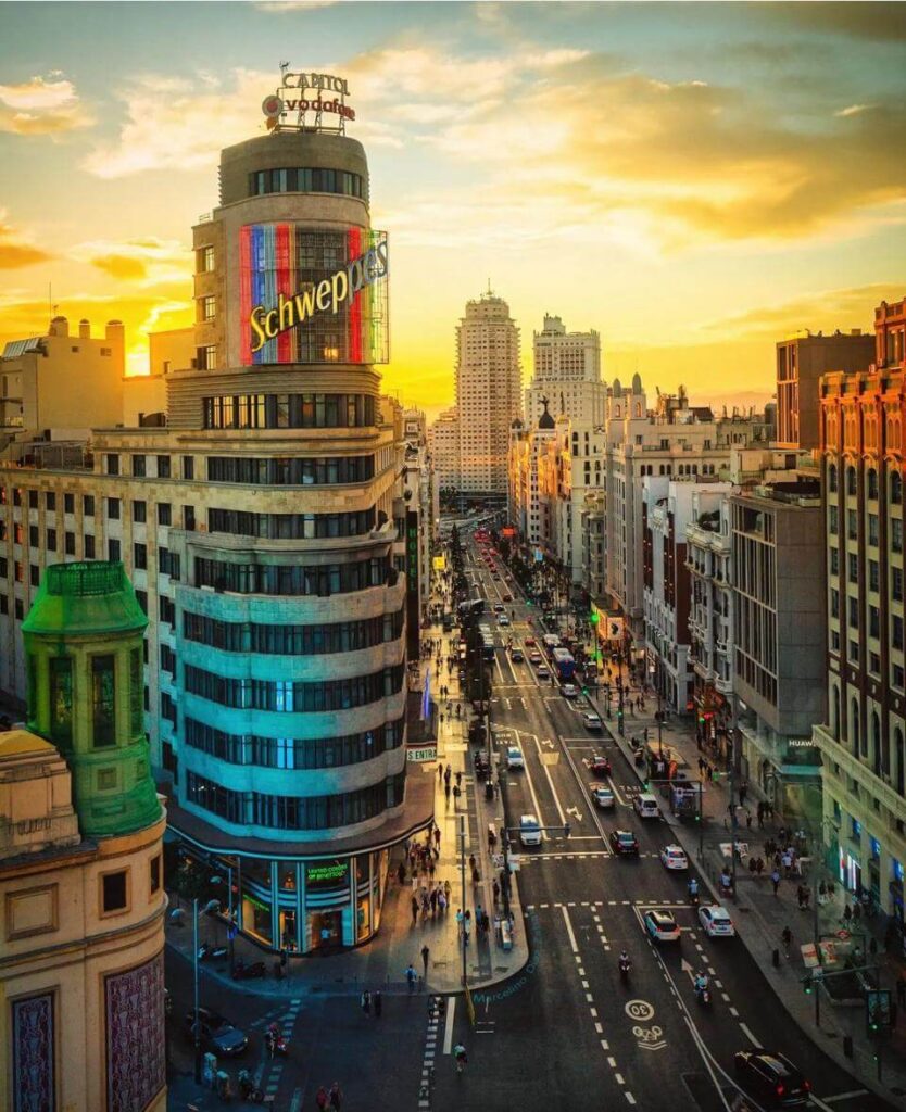 Recorriendo la Gran Vía de Madrid