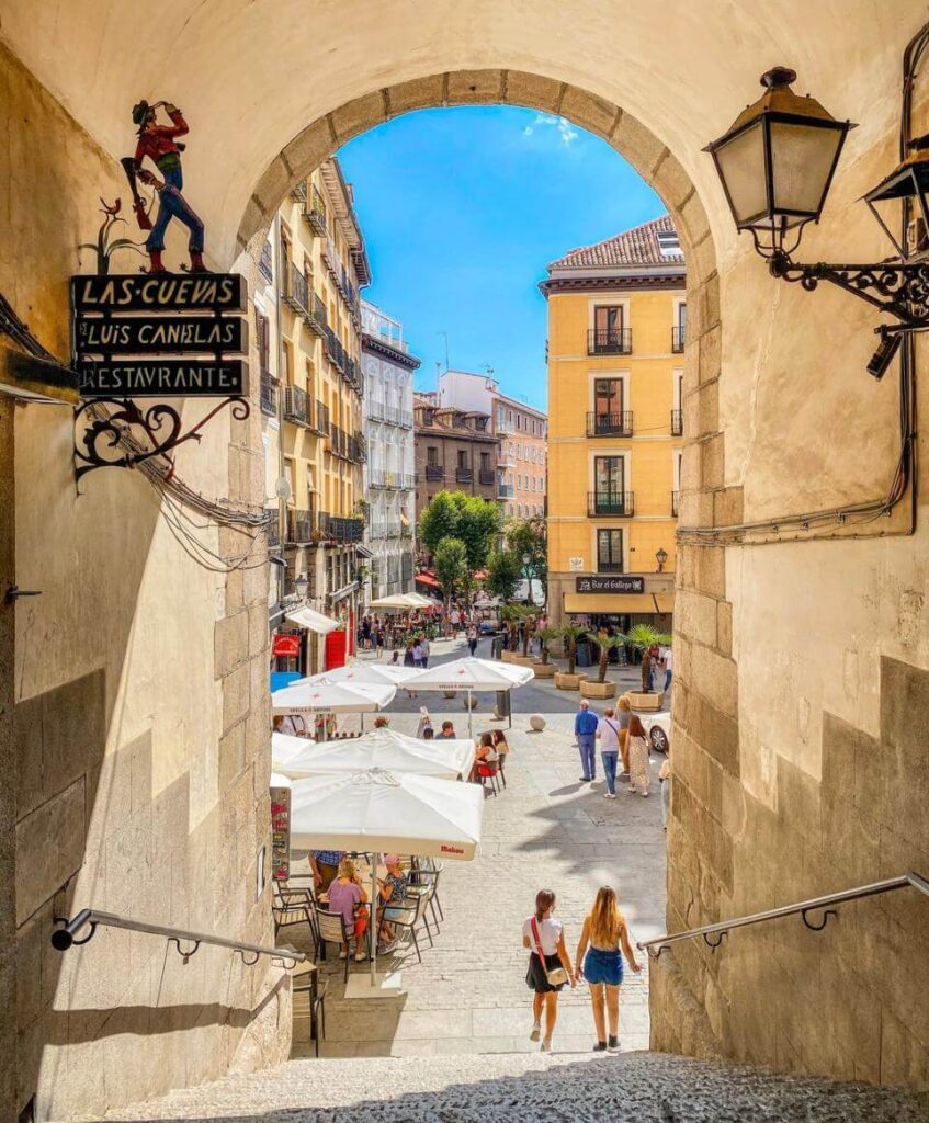 Arco de los Cuchilleros en Madrid