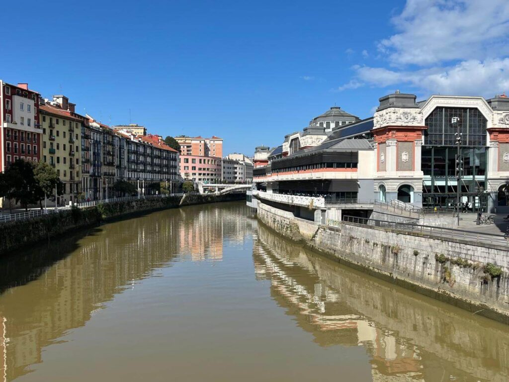 Imprescindibles de Bilbao: recorrer la Ría del Nervión