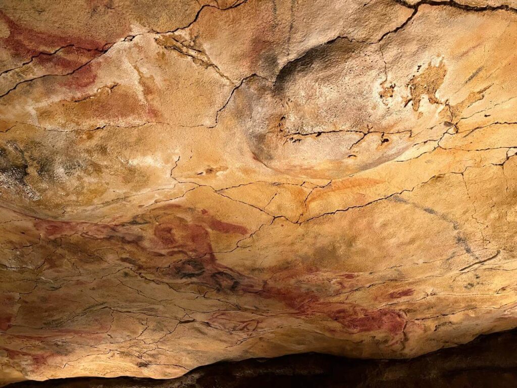 Pinturas rupestres en la Neocueva de Altamira