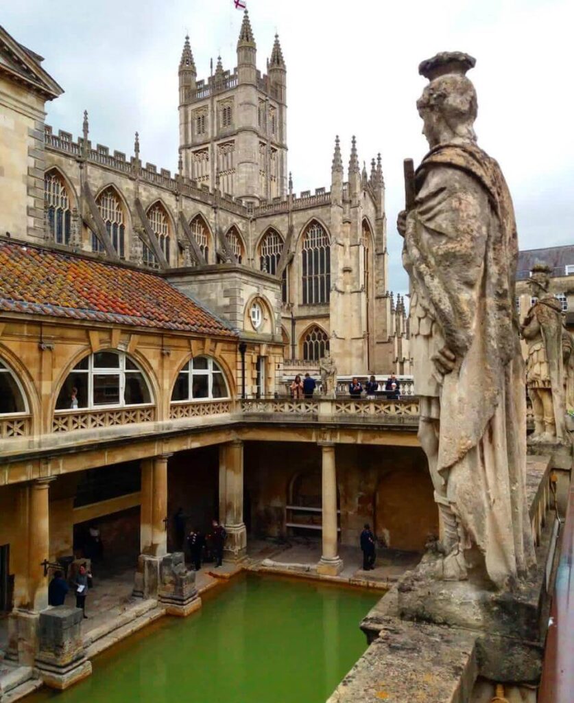 Baños termales romanos y la Abadía de Bath