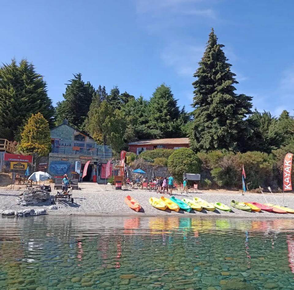 10 Planes para Hacer en Bariloche en Verano: Kayak en Playa Bonita