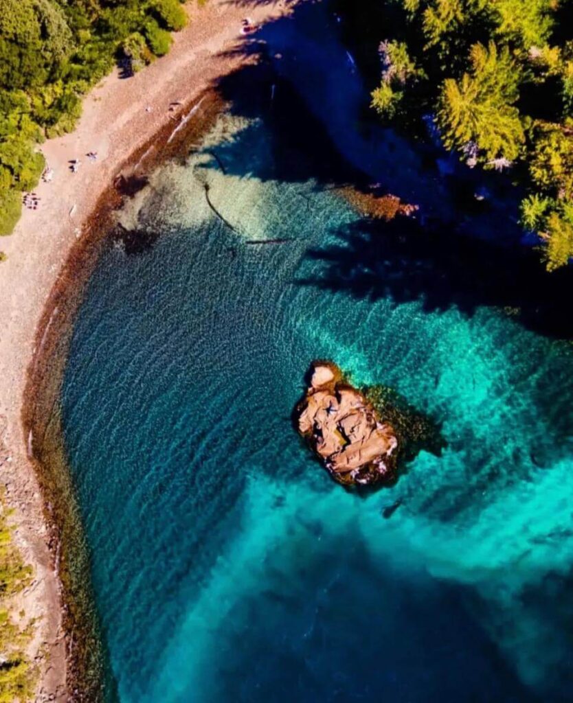 10 Planes para Hacer en Bariloche en Verano: bañarse en la Playa Tacul